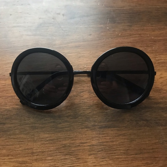 Boutique Accessories - Round Black Sunglasses
